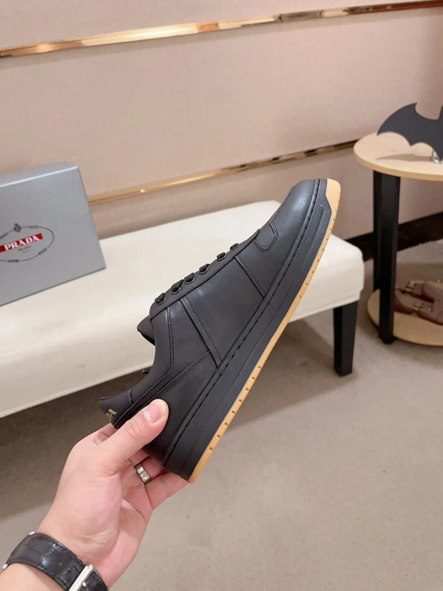 Factory price 540💰 ✔️✔️✔️High version High-quality new PRADA counters are available simultaneously, new men's shoes, 😘Material: Made of patent cowhide with breathable mesh. Inside: cowhide with breathable mesh 👍🏿 high-end ☄️ open-molded non-slip rubber outsole, exquisite lines, simple and elegant, comfortable and high-end for leisure travel. Code number: 38 to 44 (45 can be customized and 46 cannot be returned or exchanged)